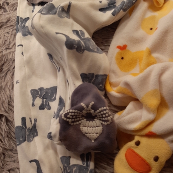 Footed Pajama's Unisex - set of two Size 6-9 Months - Picture 5 of 7